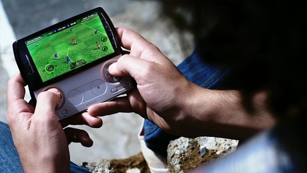 Sony Ericsson официально представила игровой смартфон Xperia Play