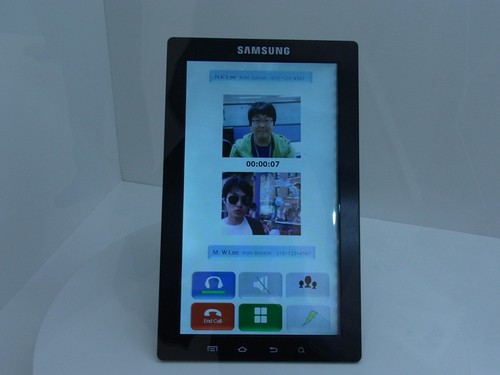 Samsung продемонстрировала 10,1-дюймовую LCD панель толщиной всего 1,8 мм
